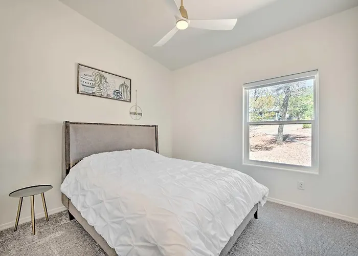 Mtn Views & Gas Fire Pit: Luxe Escape!