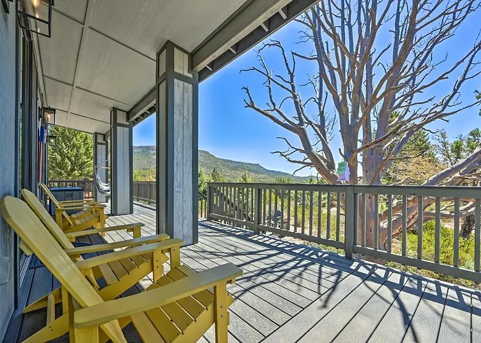 Dom wakacyjny Mtn Views & Gas Fire Pit: Luxe Escape! Pine